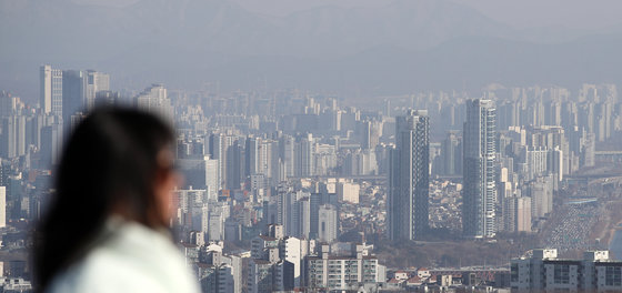 서울 중구 남산에서 바라본 도심의 아파트 단지. 2023.1.18/뉴스1