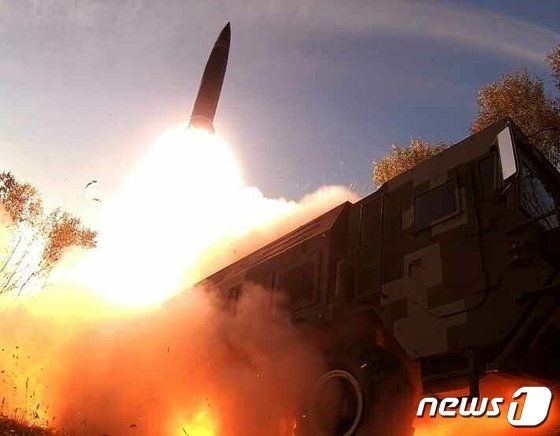 북한의 단거리탄도미사일(SRBM) 발사 모습. (평양 노동신문=뉴스1)