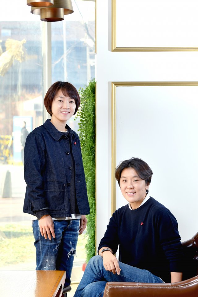 (왼쪽부터) 영화 홍보사 ‘퍼스트룩’ 강효미, 이윤정 대표. 사진=사랑의열매제공