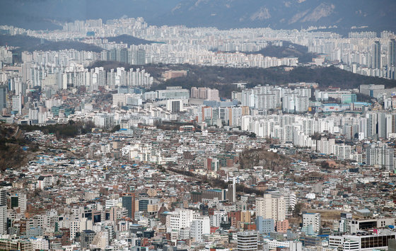 서울 중구 남산에서 바라본 주택 및 아파트 단지. 2023.1.18 뉴스1