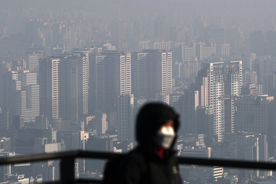 1일 서울 중구 남산에서 바라본 도심 아파트 단지 모습. 2023.2.1/뉴스1