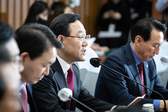 주호영 국민의힘 원내대표가 7일 서울 여의도 국회에서 열린 원내대책회의에서 모두 발언을 하고 있다. 2023.2.7 뉴스1