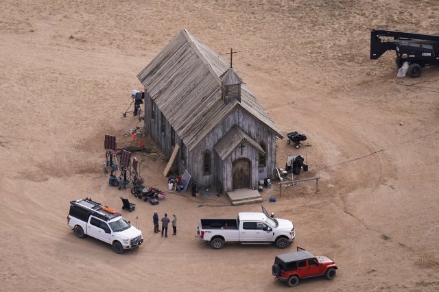 미국 뉴멕시코주 산타페에 만들어진 목조 교회 세트장. 2021년 10월 21일 이곳에서 알렉 볼드윈이 제작자이자 주연으로 참여한 서부영화 ‘러스트(Rust)’ 촬영이 진행 중이었다.