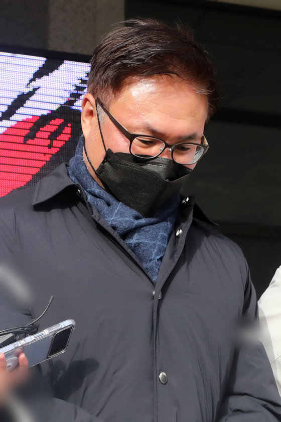 ‘이태원 참사’ 관련 증거인멸교사 혐의를 받고 있는 박성민 전 서울경찰청 정보부장이 13일 오전 서울 마포경찰서에서 검찰로 송치되고 있다. 2022.12.13/뉴스1