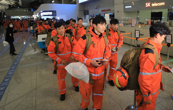 Members of the Republic of Korea Emergency Rescue Team (KDRT) to search for missing people in the earthquake in Turkey are leaving the country through Incheon International Airport on the afternoon of the 7th.  2023.2.8 News 1