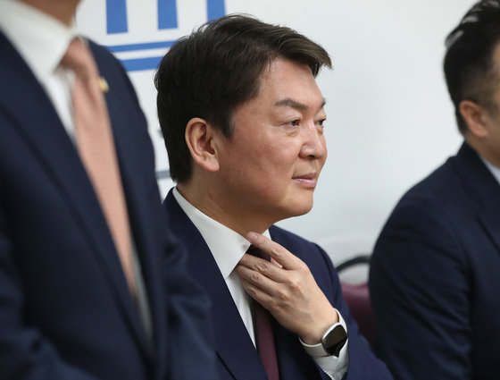 안철수 국민의힘 당대표 후보가 8일 오전 경기 평택시 국민의힘 평택시을당협 사무실에서 열린 평택을 당원 간담회에 참석해 있다. 2023.2.8. 뉴스1