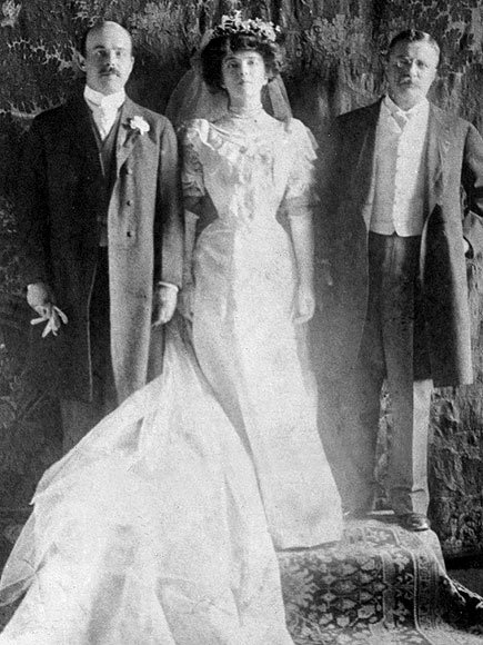 딸 앨리스 루즈벨트와 니콜라스 롱워스 하원의원 결혼식에 참석한 시어도어 루즈벨트 대통령(오른쪽). 시어도어 루즈벨트 대통령 도서관 홈페이지