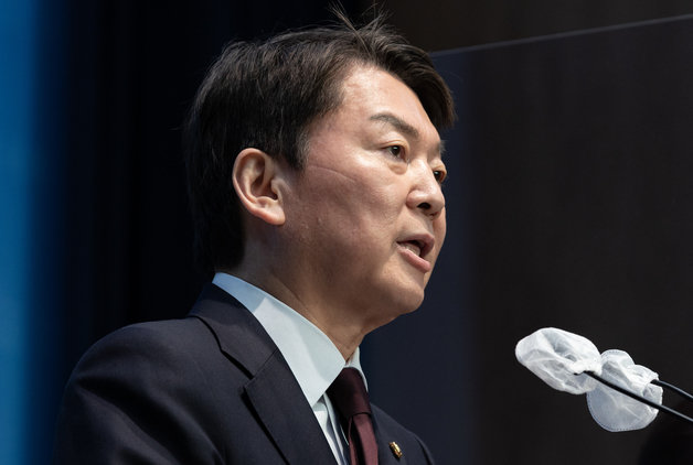 국민의힘 당권 주자인 안철수 의원이 10일 오후 서울 여의도 국회에서 전당대회 관련 기자회견을 하고 있다. 2023.2.10/뉴스1