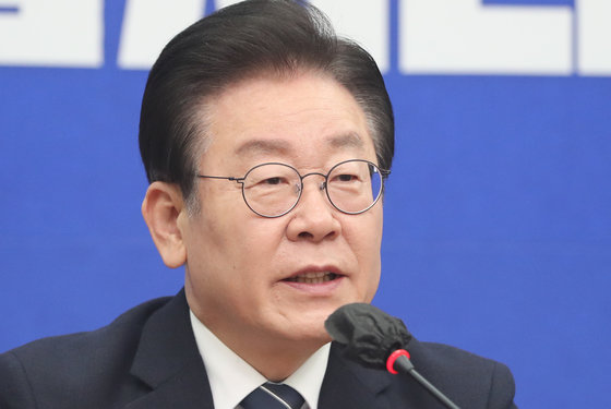 이재명 더불어민주당 대표가 10일 오전 서울 여의도 국회에서 열린 최고위원회의에서 모두발언을 하고 있다. 2023.2.10 뉴스1
