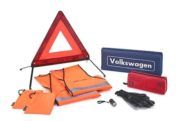 자동차 안전삼각대. 기사 내용 이해를 돕기 위한 이미지로 기사에서 언급된 안전삼각대 제품과는 관련 없음.