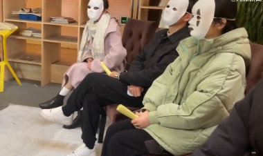 ‘가면 면접’ 당시 모습. 웨이보