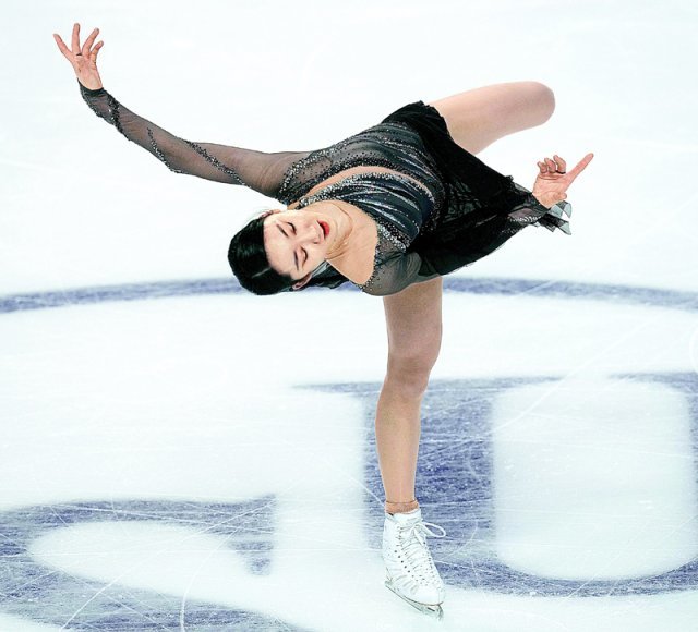 김예림이 10일 열린 국제빙상경기연맹(ISU) 4대륙선수권대회 여자 싱글 쇼트프로그램에서 스핀 연기를 하고 있다. 콜로라도스프링스=AP 뉴시스