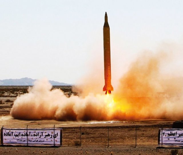 이란 혁명수비대가 사거리 2000㎞ 탄도미사일을 시험발사하고 있다. [IRGC]