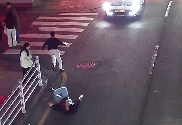 특수상해 혐의로 구속 기소된 A씨 범행 장면.(제주동부경찰서 제공)