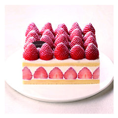 ‘프리미엄 딸기 케이크’. 생 딸기가 48개나 들어가 무게가 2kg에 달한다.
