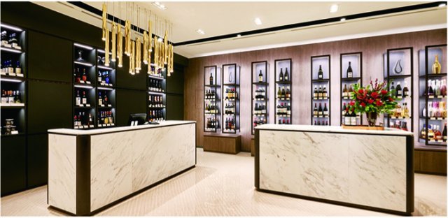 1층 와인 숍에서는 2023년 말까지 한정 수입되는 와이너리의 와인을 판매하는 프로모션을 진행한다. 올봄엔 향긋한 샤르도네, 피노누아의 대표적인 생산지 프랑스 부르고뉴의 PVG 와인을 만날 수 있다.