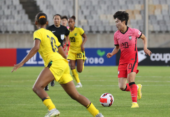3일 오후 경기 화성시 화성종합경기타운 주경기장에서 열린 대한민국 여자축구 대표팀 친선전 대한민국과 자메이카의 경기에서 지소연이 돌파를 하고 있다. 2022.9.3/뉴스1 ⓒ News1