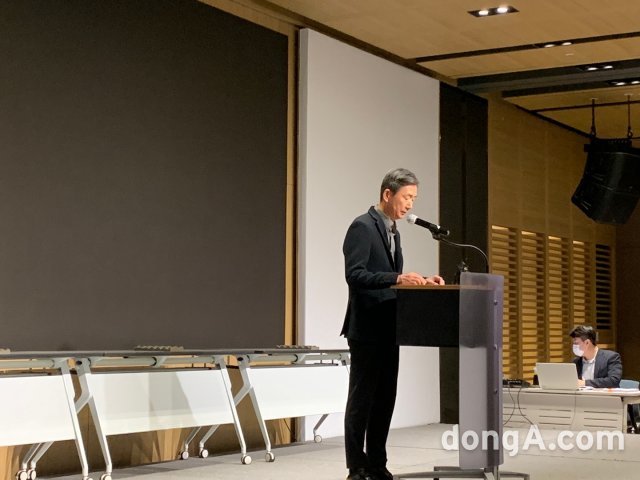 황현식 LG유플러스 대표가 16일 오후 서울 용산구 본사에서 기자간담회를 열고 고객정보유출과 디도스 공격에 대한 사과문을 발표했다. 사진=두가온 동아닷컴 기자 gggah@donga.com