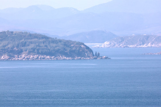 인천 옹진군 대연평도에서 바라본 북한 장재도. (사진은 기사 내용과 무관함) / 뉴스1