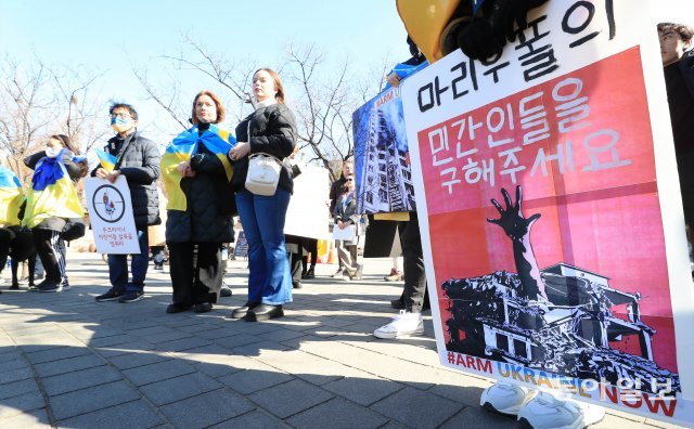 주한우크라이나인들이 19일 서울 중구 정동에서 기자회견을 열고있다.
