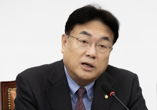 정진석 국민의힘 비상대책위원장이 20일 오전 서울 여의도 국회에서 열린 비상대책위원회의에서 발언을 하고 있다. 2023.2.20/뉴스1