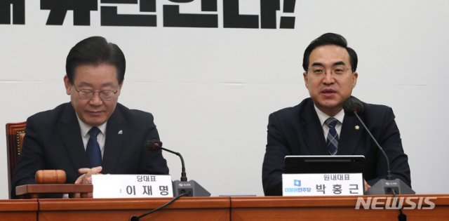 더불어민주당 박홍근 원내대표(오른쪽)가 20일 오전 서울 여의도 국회에서 열린 최고위원회의에서 발언하고 있다. 뉴시스