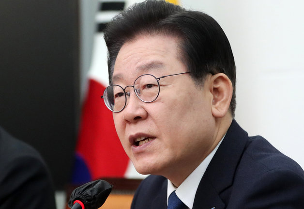 이재명 더불어민주당 대표가 20일 서울 여의도 국회에서 열린 최고위원회의에서 모두발언을 하고 있다. 2023.2.20/뉴스1