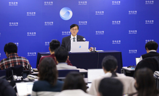 이창용 한국은행 총재가 13일 오전 서울 중구 한국은행에서 금융통화위원회 새해 첫 통화정책방향회의를 마친 뒤 기자간담회를 하고 있다. 한국은행 금융통화위원회는 이날 기준금리를 연 3.25%에서 3.50%로 0.25%포인트 인상했다. 2023.1.13. 사진공동취재단