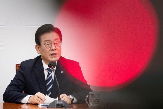 이재명 더불어민주당 대표가 체포동의안 국회 보고를 하루 앞둔 23일 서울 여의도 국회에서 기자간담회를 열고 입장을 밝히고 있다. 2023.2.23. 뉴스1