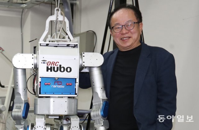 10일 오전 대전 유성구 레인보우로보틱스에서 국내 최초 인간형 로봇인 ‘휴보’를 개발한 오준호 KAIST교수. 대전=김동주 기자 zoo@donga.com
