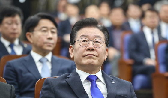 이재명 더불어민주당 대표가 24일 서울 여의도 국회에서 열린 의원총회에 참석해 있다. 2023.2.24/뉴스1 ⓒ News1