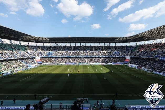 2만8000명 이상이 찾은 울산과 전북의 홈 개막전 (한국프로축구연맹 제공)