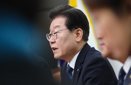 이재명 더불어민주당 대표가 27일 서울 여의도 국회에서 열린 최고위원회의에서 모두발언을 하고 있다. 2023.2.27/뉴스1 ⓒ News1