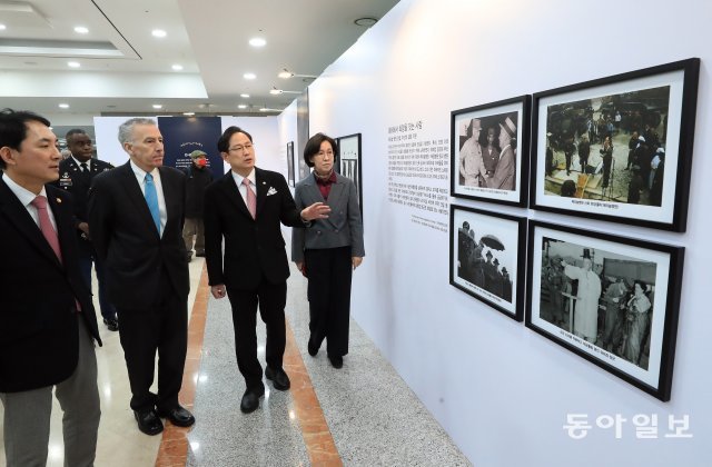 왼쪽부터 박민식 국가보훈처장,  필립 골드버그 주한 미국대사,  국민의힘 박수영 의원. 김재명 기자 base@donga.com