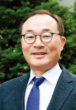 김홍유(경희대 경영대학원 교수)