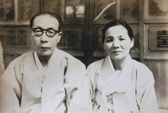 여성 독립운동가 임부득(오른쪽)이 1970년대 남편 김철주와 함께한 모습. 유족 제공