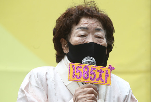 이용수 할머니가 1일 서울 종로구 옛 일본대사관 인근에서 열린 제1585차 일본군 성노예제 문제해결을 위한 정기 수요시위에서 발언하고 있다. 2023.3.1/뉴스1