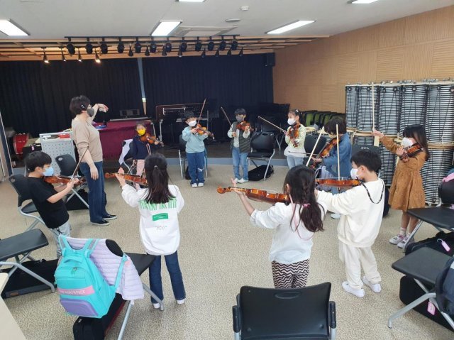 서울 중구의 한 초등학교에서 열린 방과 후 바이올린 수업. 중구 제공