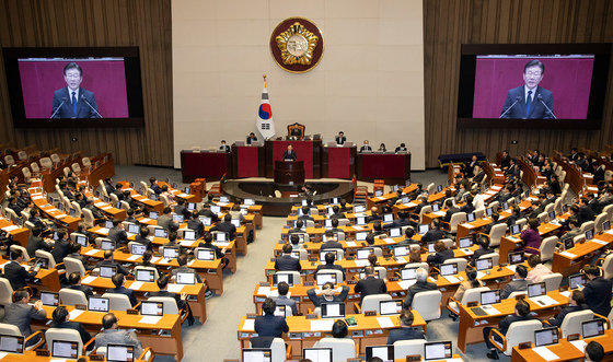 이재명 더불어민주당 대표가 지난달 27일 서울 여의도 국회에서 열린 제403회 국회(임시회) 제8차 본회의에서 자신에 대한 체포동의안 관련 신상 발언을 하고 있다. 2023.2.27. 뉴스1