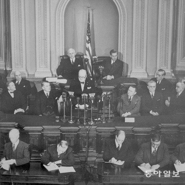 1941년 윈스턴 처칠 영국 총리의 미국 의회 연설. 미국 상원 홈페이지