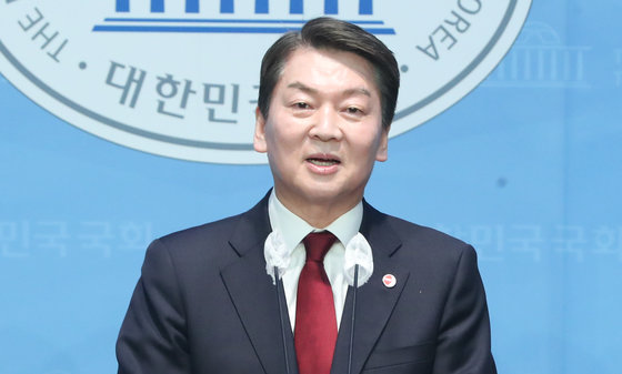 안철수 국민의힘 당대표 후보가 3일 서울 여의도 국회 소통관에서 단일화 1주년 성명 발표 기자회견을 하고 있다. 2023.3.3. 뉴스1