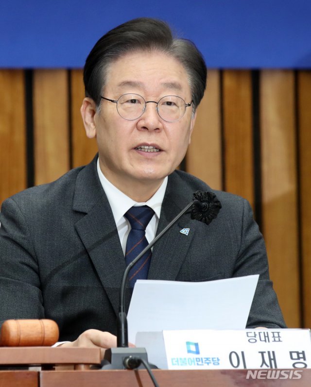 더불어민주당 이재명 대표가 6일 서울 여의도 국회에서 열린 확대간부회의에서 발언하고 있다. 뉴시스