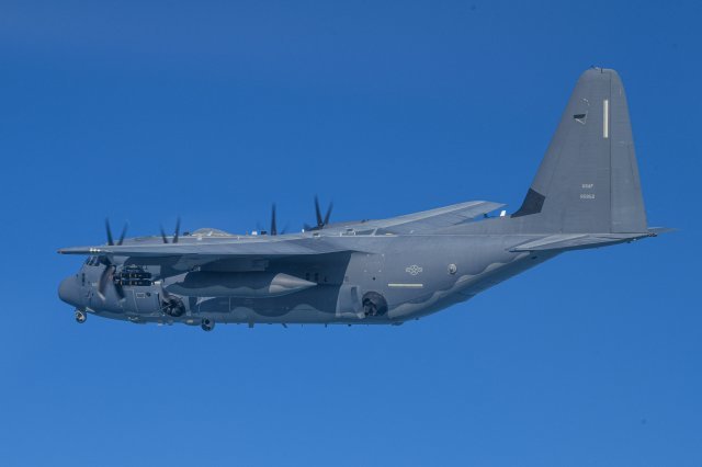 한미 연합 특수작전훈련에 투입된 미국 항공타격 자산 AC-130J가 지난달 27일 훈련 임무를 수행하고 있다. (합참 제공)