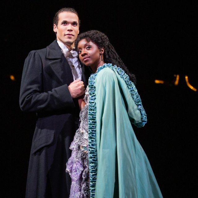 ‘오페라의 유령’ 브로드웨이 최초의 흑인 크리스틴 다에를 맡은 에밀 코앗초우(오른쪽)   오페라의 유령 페이스북 캡처