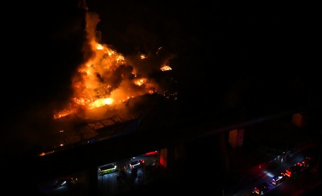 12일 오후 10시9분경 대전 대덕구 목상동 한국타이어 대전공장에서 화재가 발생했다. 뉴스1