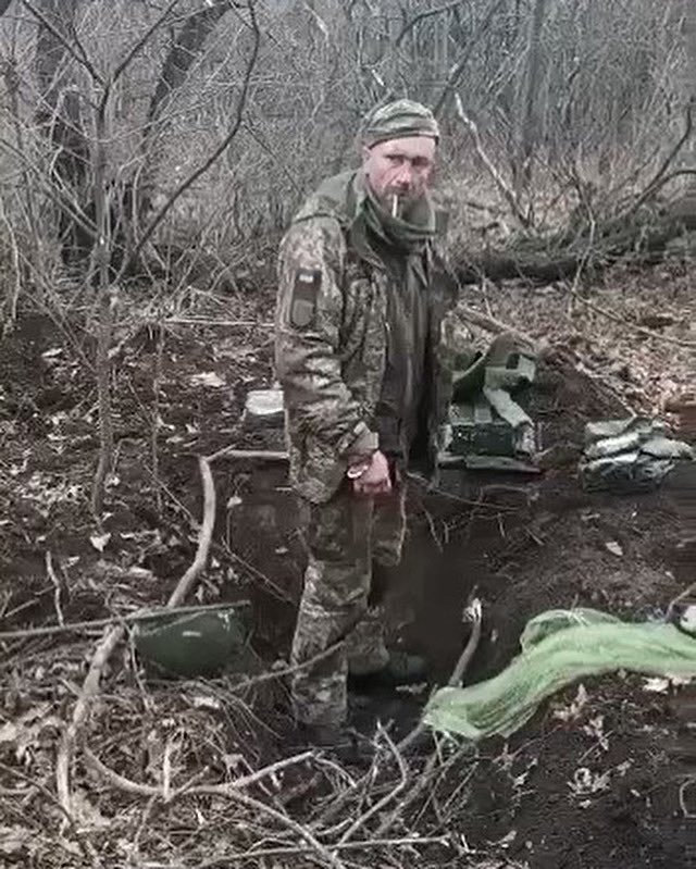 우크라이나군 포로가 숲속에서 적나라하게 처형되는 모습이 담긴 영상이 소셜미디어를 통해 유포됐다. (트위터 캡처) 뉴시스