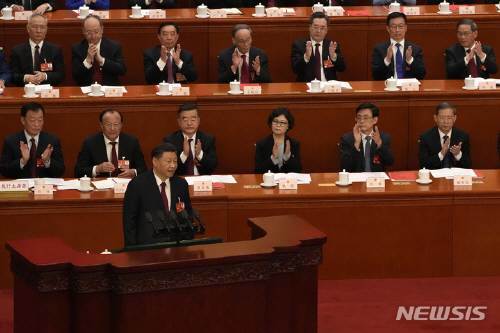 시진핑 중국 국가주석이 13일 베이징 인민대회당에서 열린 전국인민대표대회(전인대) 제14기 1차 회의 폐막식 연설을 하고 있다. 뉴시스