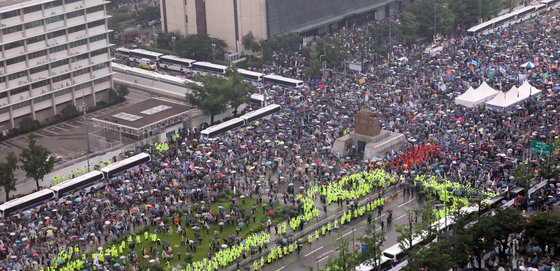 2020년 8월15일 보수단체 회원들이 서울 종로구 광화문광장에서 집회를 여는 모습. ⓒ News1