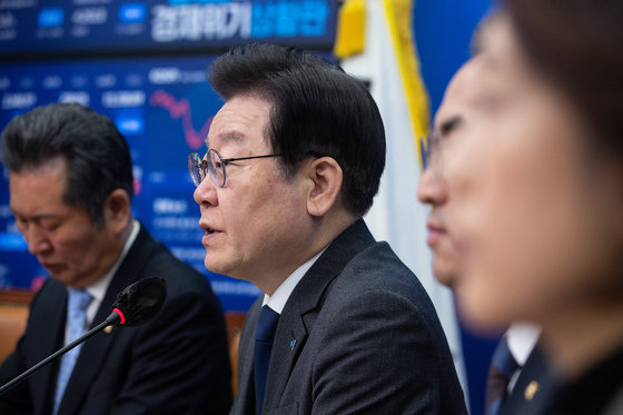 이재명 더불어민주당 대표가 15일 서울 여의도 국회에서 열린 최고위원회의에서 모두 발언을 하고 있다. 2023.3.15 뉴스1