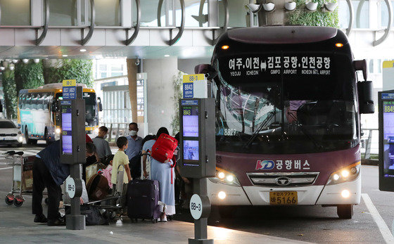 공항버스 운행 코로나 이전 회복 추진…이달부터 총 892편 증편｜동아일보